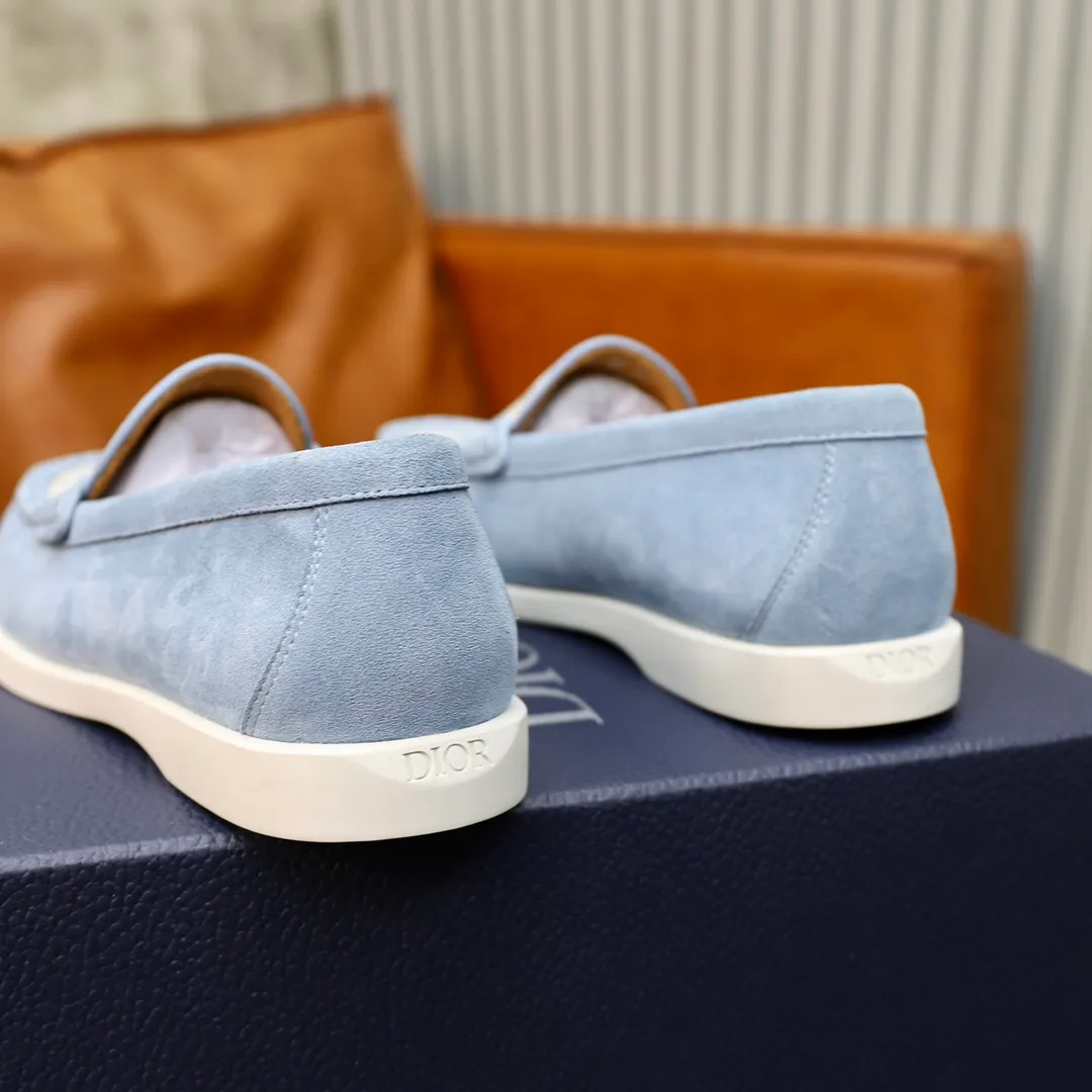 Ex-factory price: 540🙅‍♂️🙅‍♂️🙅‍♂️ Brand: Dior DIOR Standard code: Men's code 38/44 (45 can be customized) Grade: Same as the official website Material: Original cowhide stitching, cowhide lining, original TPU wear-resistant soft outsole Style categories: Leisure and sports version, footwear for driving, young fashion, European and American trends, British style Color: actual picture color